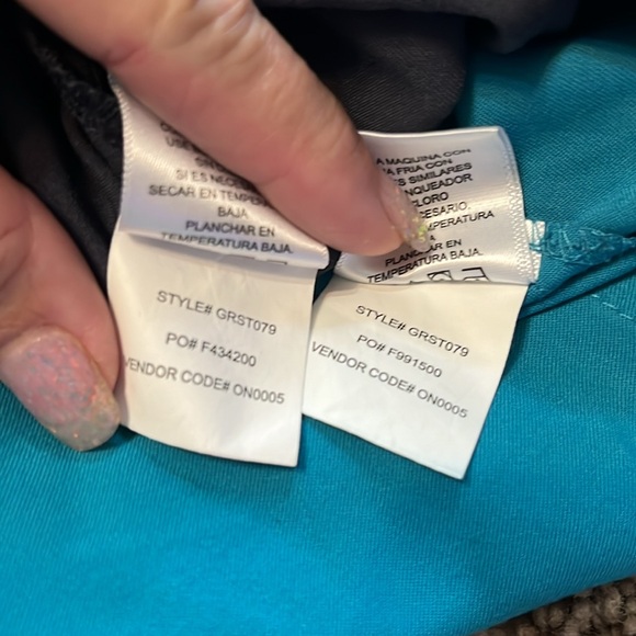 Men’s Grey’s Anatomy two size extra large scrub tops - Picture 8 of 9